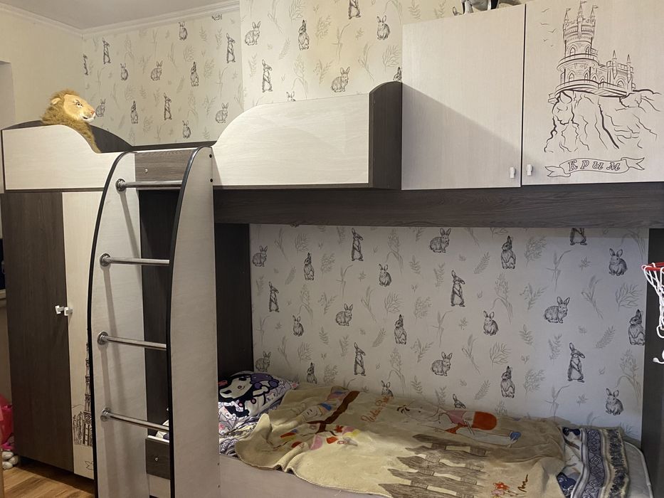 Продам двуярусную кровать