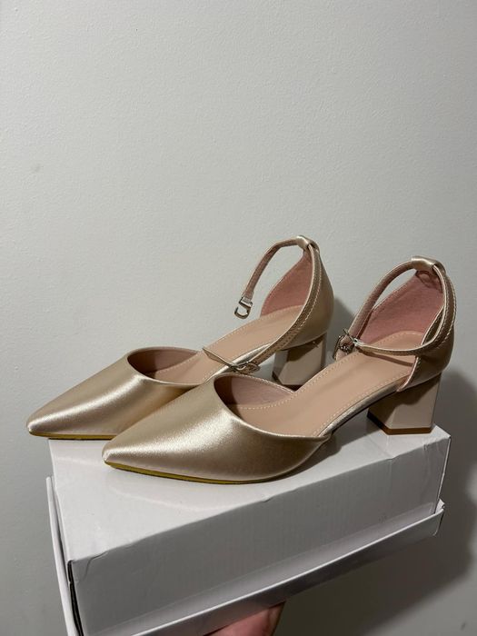Обувки с ток цвят Роуз голд