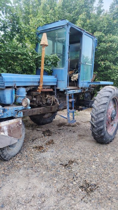 Traktor 28 sotiladi