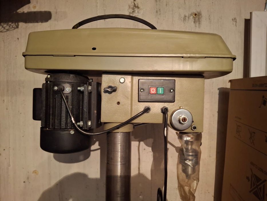 Настольный вертикально-сверлильный станок