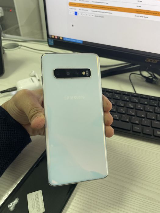 Продается телефон S10