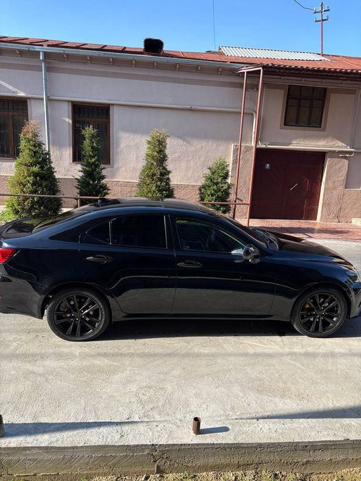 Lexus is sotiladi