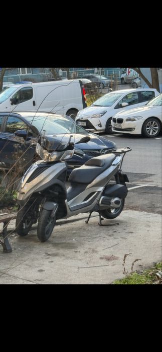 Piaggio Mp3 se conduce doar categoria A