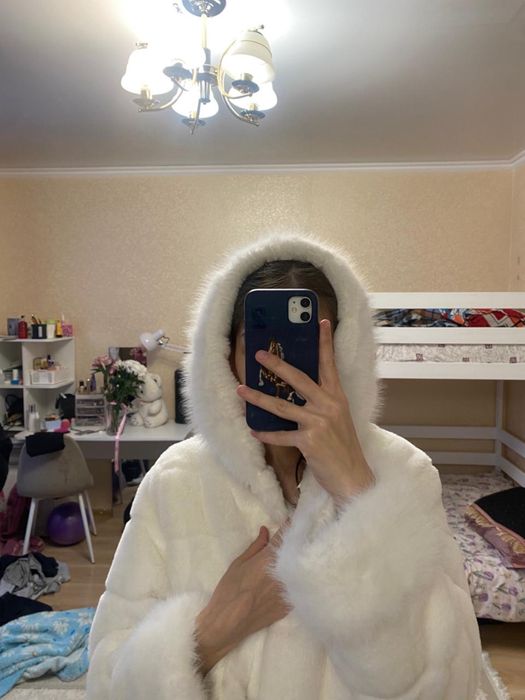 Продам эко шубу белого цвета