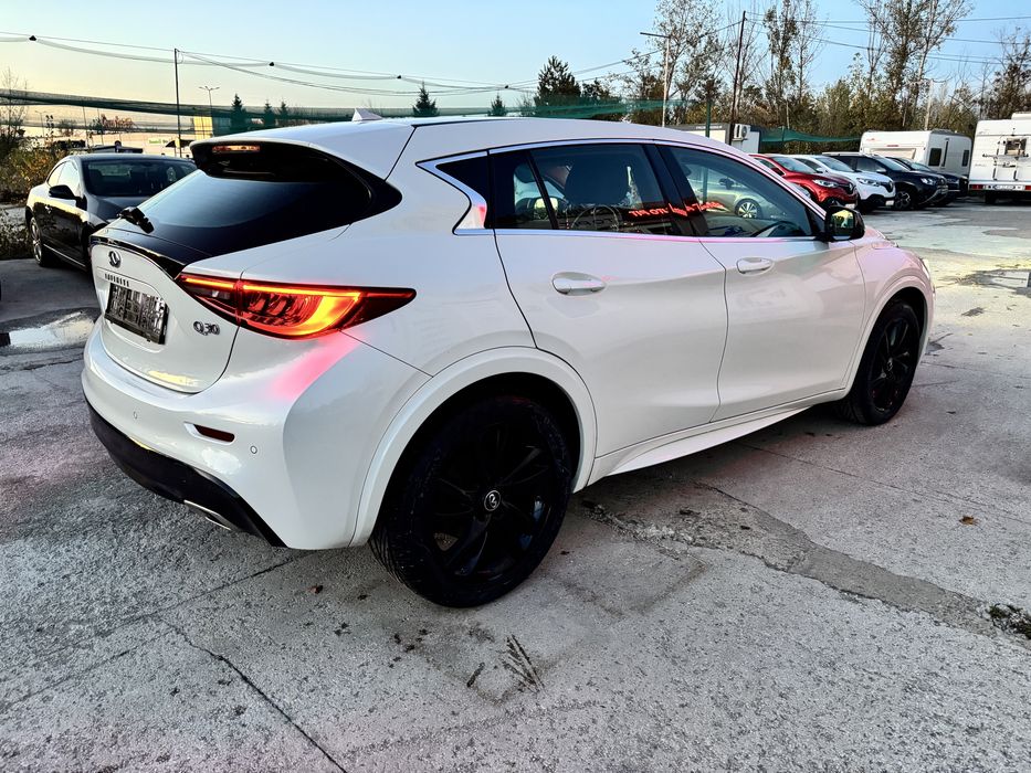INFINITI Q30 2017 — imagine 3