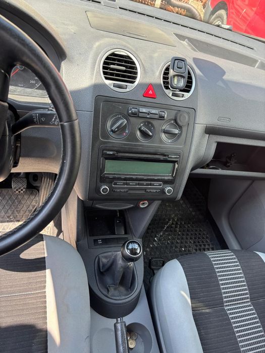 Vând Volkswagen Caddy