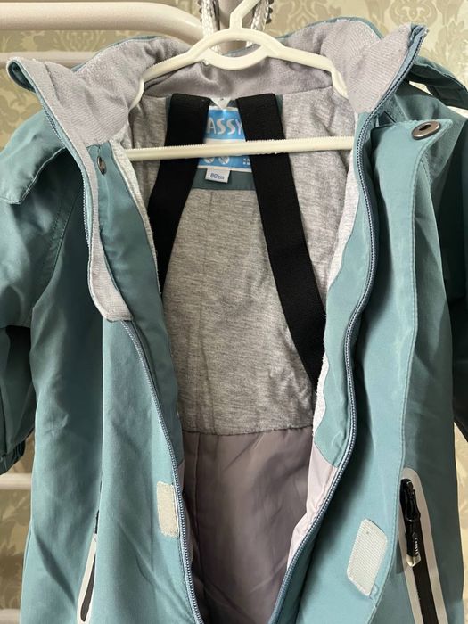 Продам осенний комбинезон для мальчика.