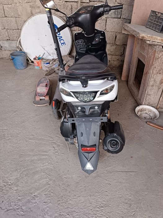 Продам скутер на бензине