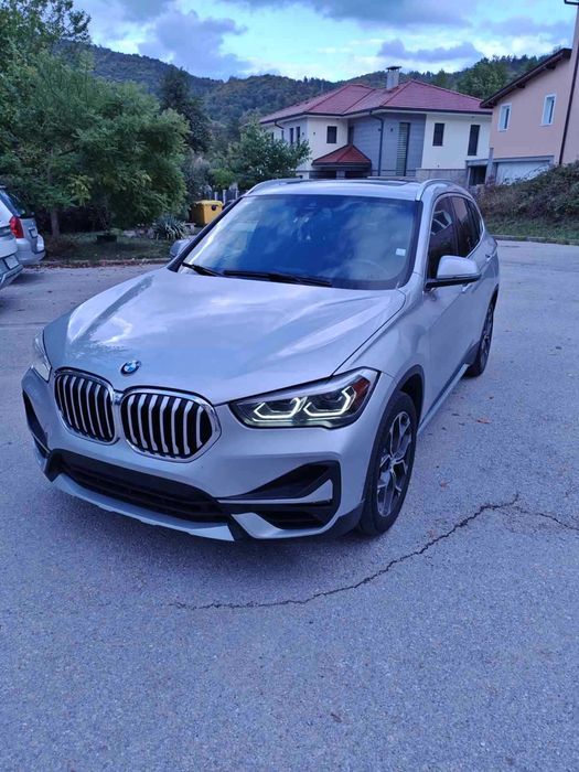 Автомобил BMW X1