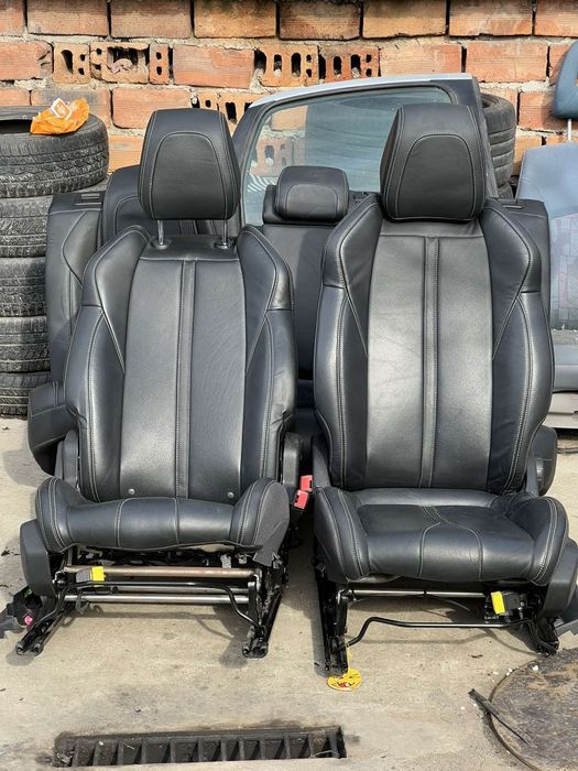 Салон със кори за Р 3008. 2019 година се продават комплект