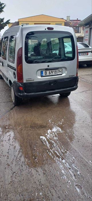 Продавам Рено Канго