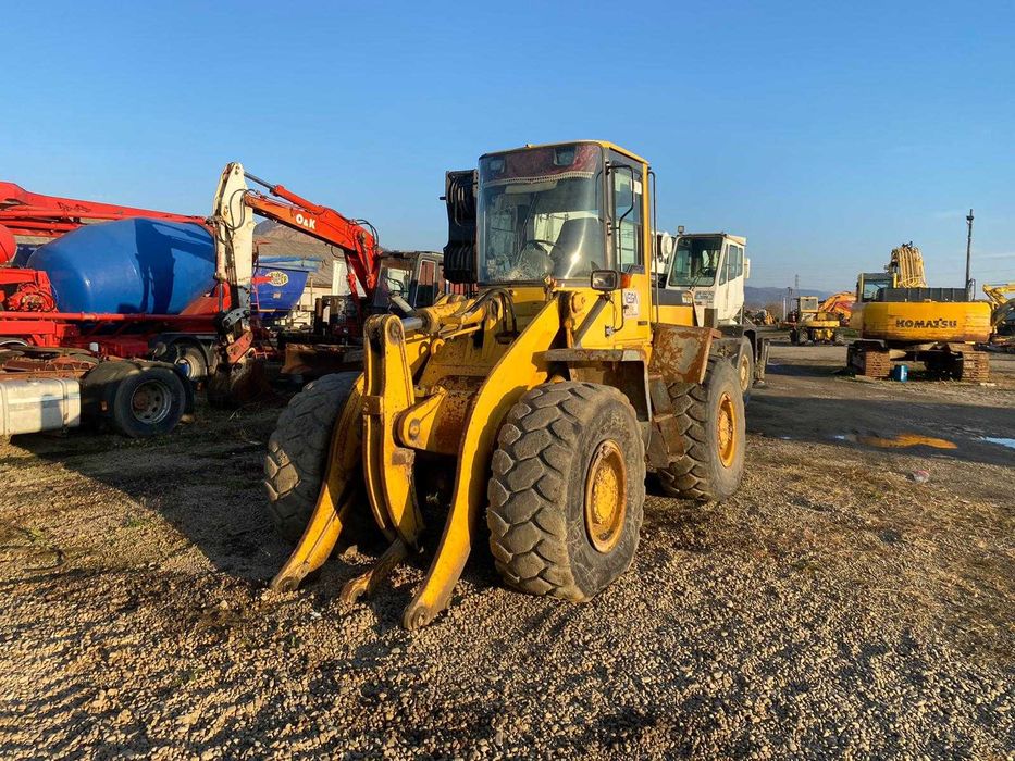 Dezmembrez incarcator frontal  Komatsu WA270 -piese de schimb Komatsu