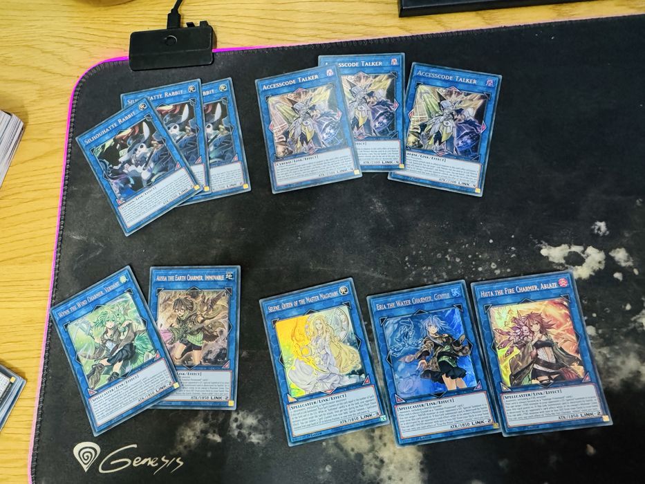 Yu-Gi-Oh карти.