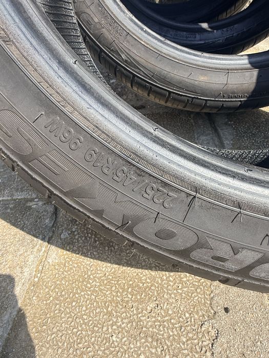 225/45/19 TOYO Гуми