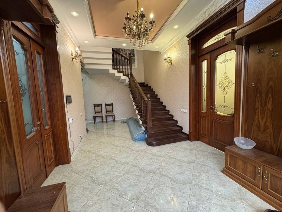 Домбирабод ховли сотилади