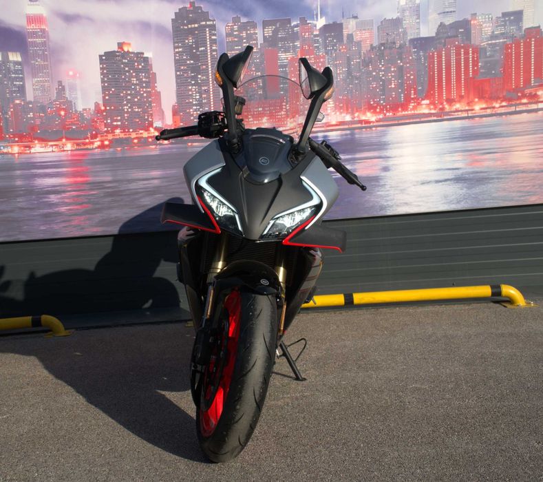 Motocicleta CFMOTO 450SR ABS '25