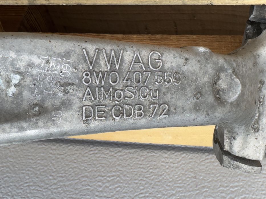 Шенкел AUDI A4 B9 8W0407241F 8W0407559