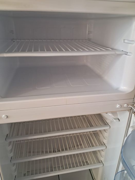 Продам холодильник Indesit