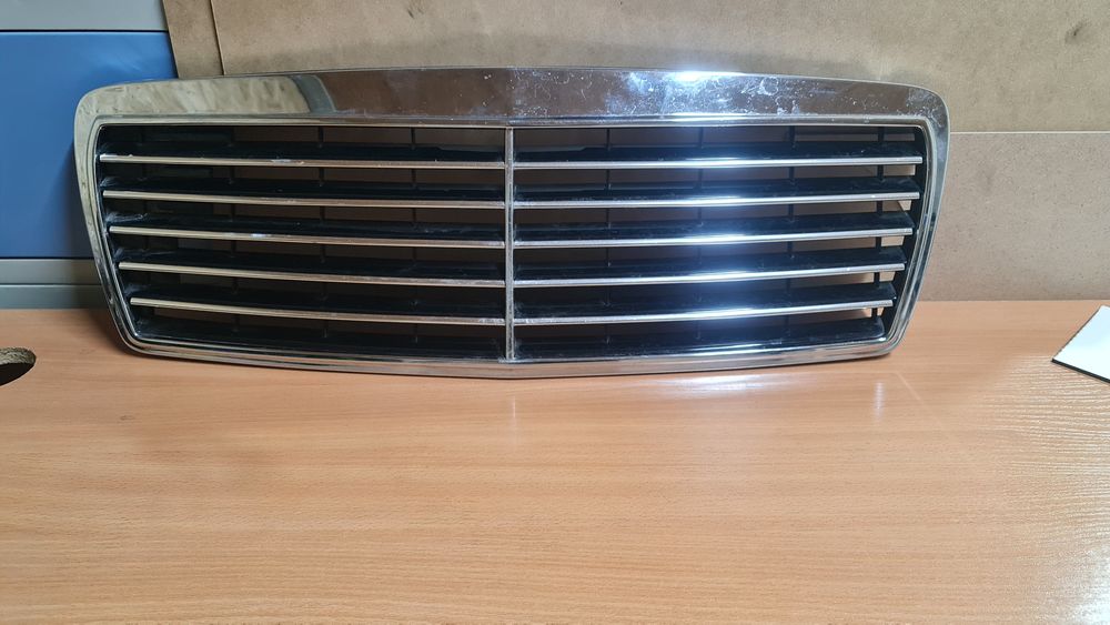 Передний рашотка мерседес w210