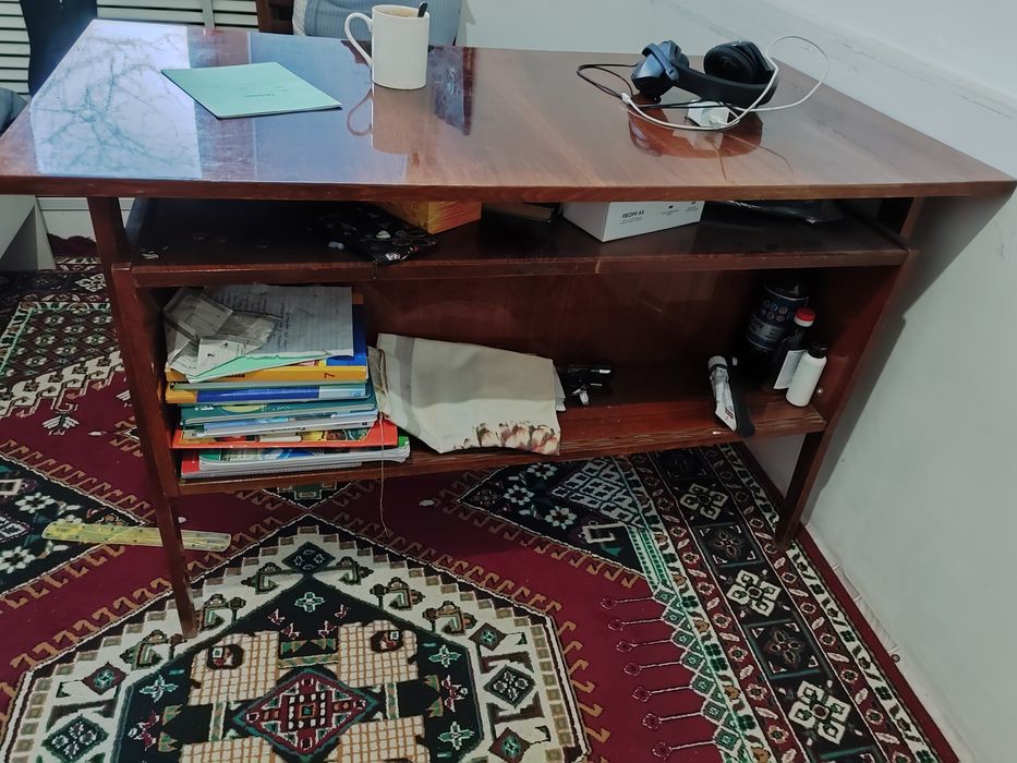 стол, стулья,обои, гардины со шторами+тюль