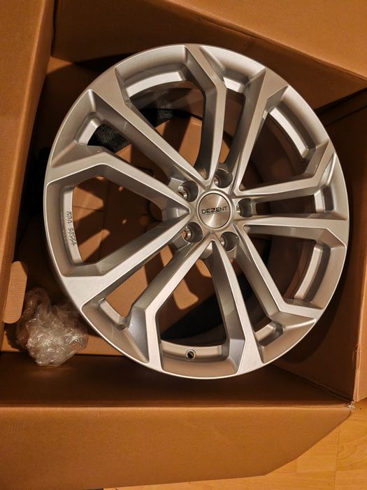 Vand jante de aliaj  pe 20 marca Dezent distanta intre prezoane 5x114,