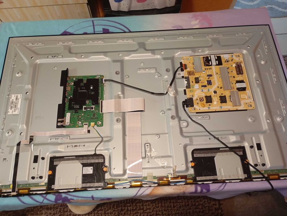 Samsung 50 AU7280 за части 2бр