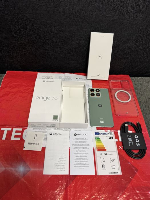 ЧИСТО НОВ 512GB Motorola Edge 70 Гаранция Technopolis 2027 Lily Pad