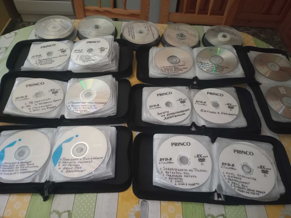 Дискове DVD,CD филми и музика.