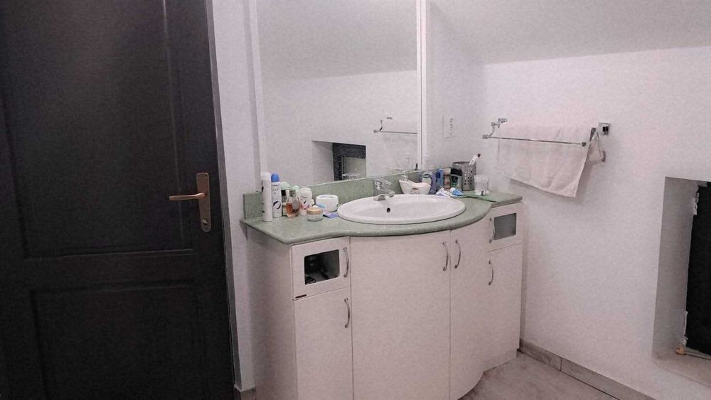 Casă pentru două generați!!!