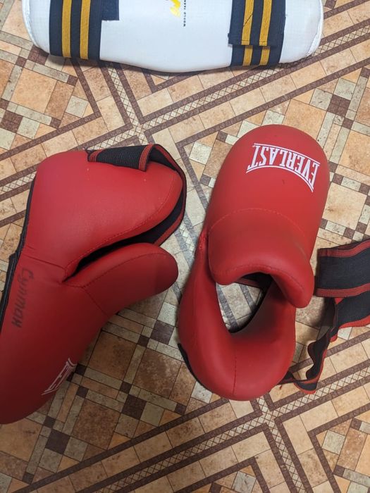 Боксерские принадлежности ! перчатки