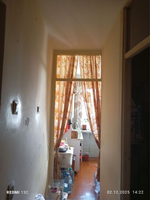 1 xonali uy  3 mkr srochna sotiladi