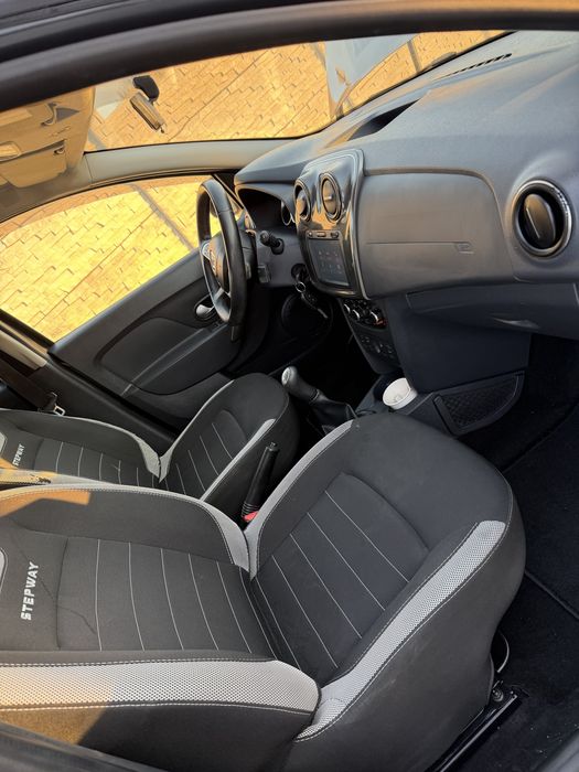 Dacia Sandero Stepway 2017 luna a 11