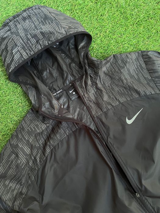 Мъжко горнище / ветровка : Nike Running Shield Flash Jacket HD Racer L