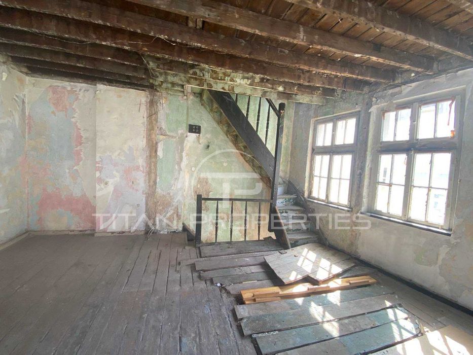 Продава се Къща в Пловдив, Център - 150 кв.м за 2200 €/кв.м - Снимка #2