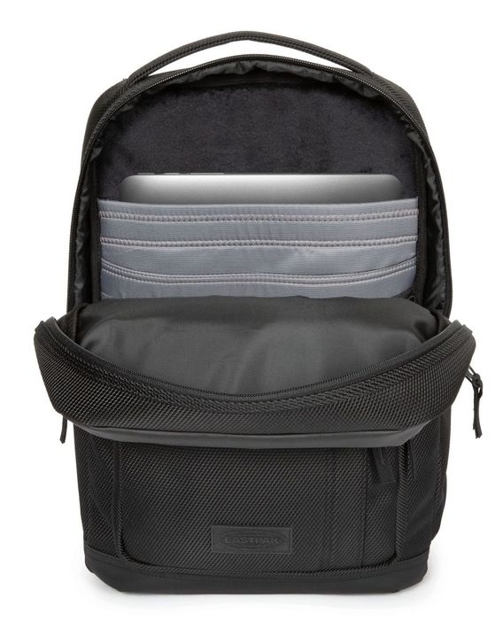 Rucsac 'Tecum'EASTPAK pe Negru EASTPAK este waterproof nou