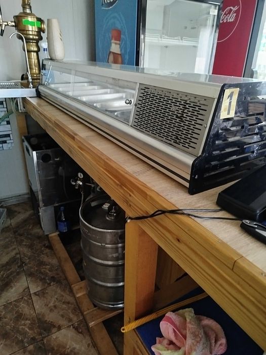 Vând servis auto + bar restaurant