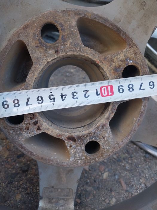 Диски R15 оригинал на Audi 80.