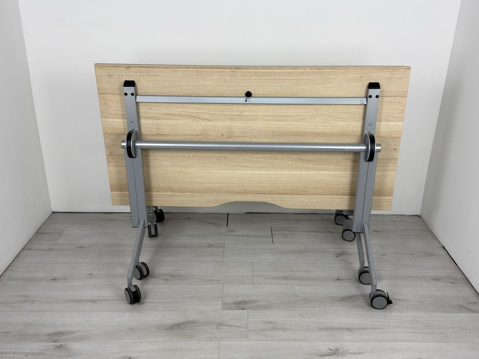 Подвижни маси със сгъваем плот за обучение или срещи обзавеждане;