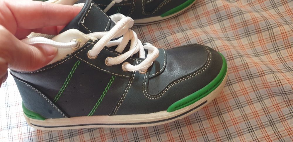 Нови спортни обувки