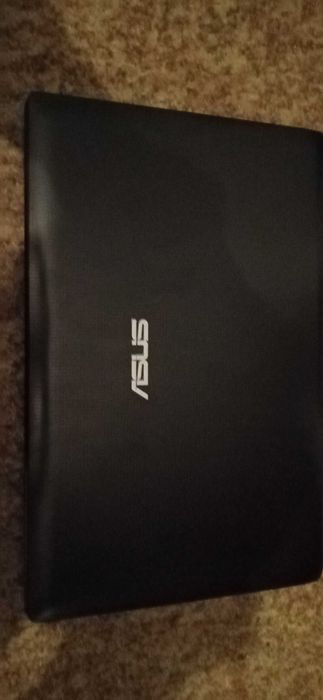 Продавам лап топ asus ,,,