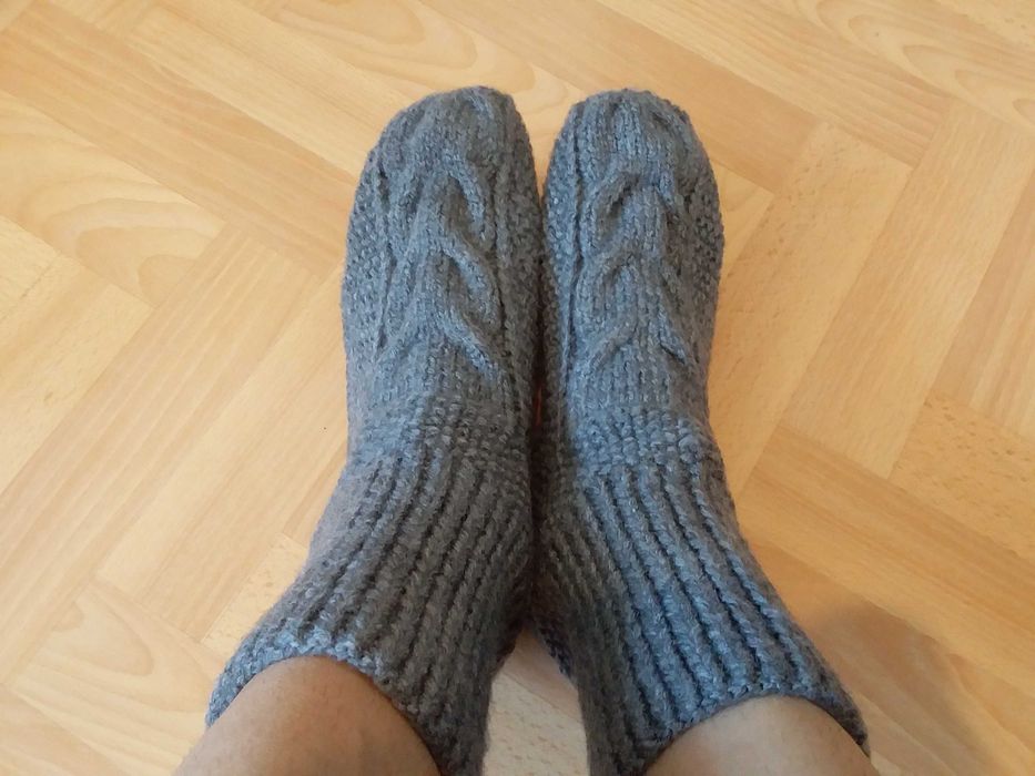 Тёплые вязаные носки, тапочки, следки