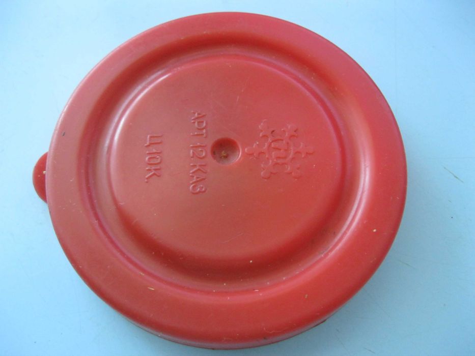 Хозяйственный инвентарь- безмены ,контейнеры