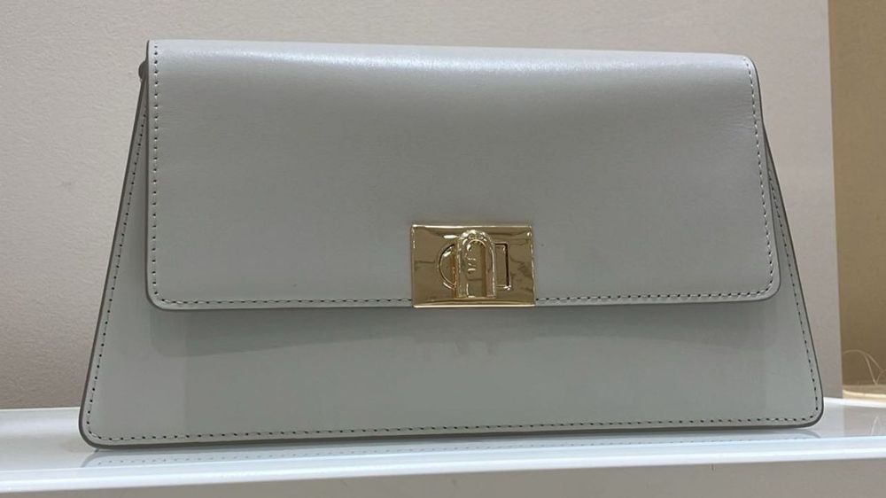 Furla бяла дамска чанта