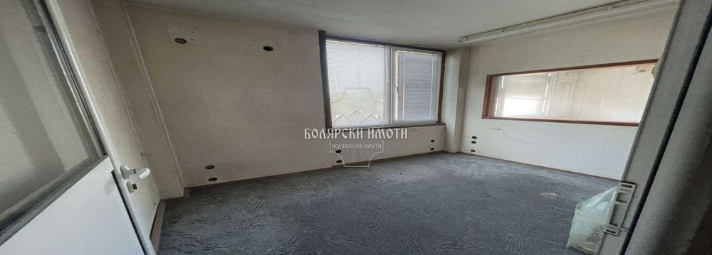 Етаж от административна сграда с 14 офиса