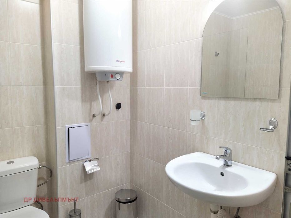 ТОП ЛОКАЦИЯ / Първа линия!Голям двустаен с възможност до 6 човека,А04