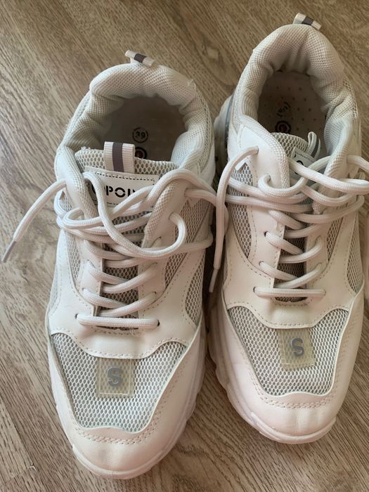 Много запазени маратонки