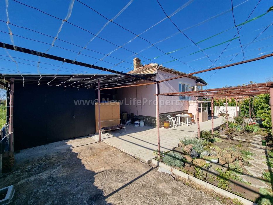 Едноетажна къща с мазе в с. Винарско, обл. Бургас