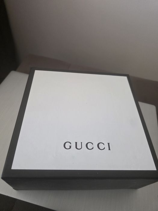 Син колан gucci .