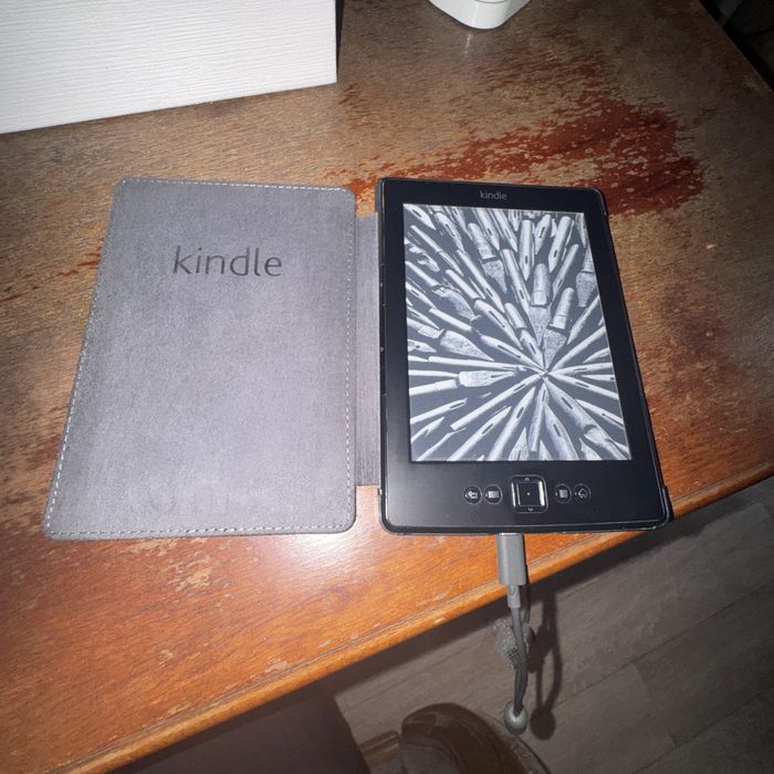 Amazon Kindle  d01100 6 дюймов Wi-Fi