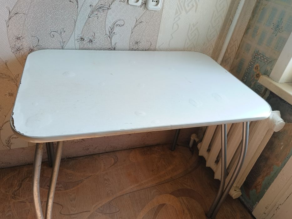 Продам стол кухонный